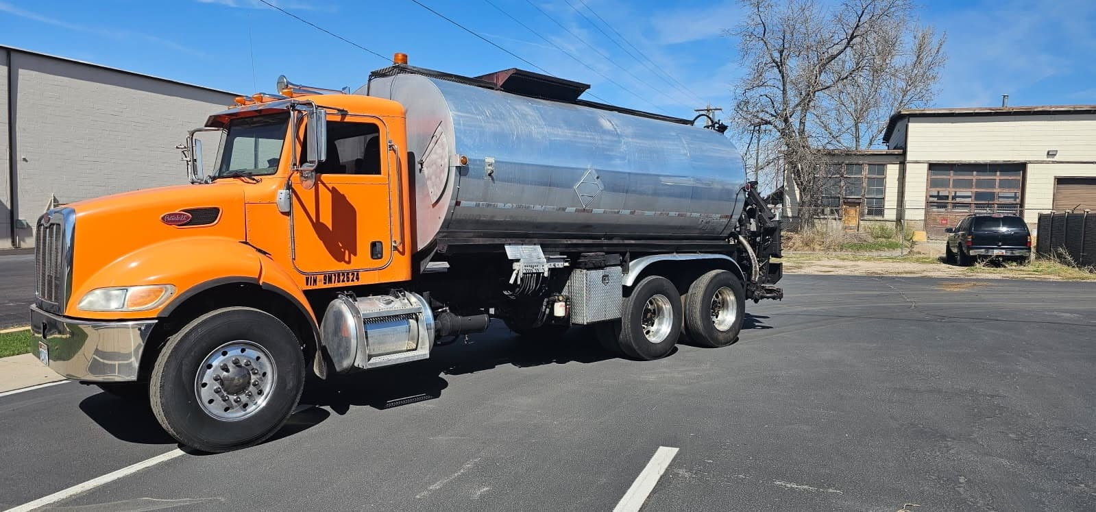 2012 Bearcat 3700 gallon tank.